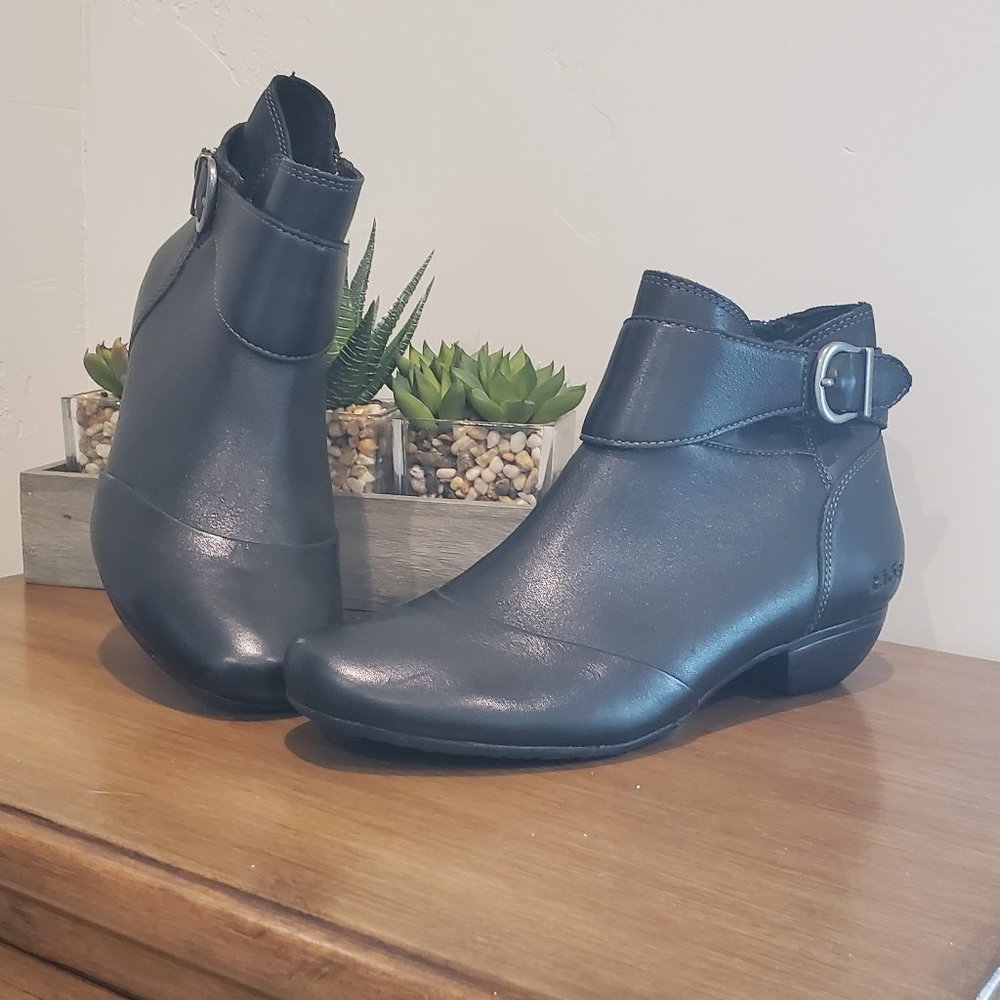 Taos Ankle Boots Size 7 Black